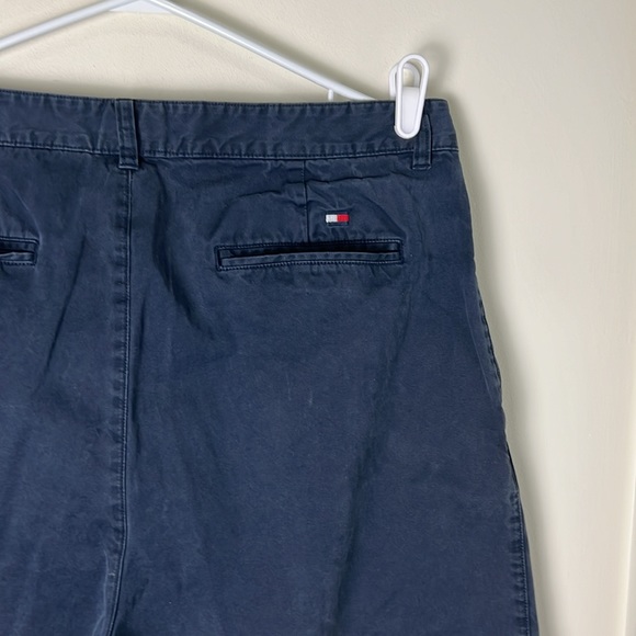 Tommy Hilfiger Navy Blue Khaki Shorts Size 36 - Picture 2 of 6